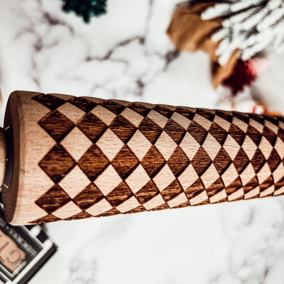 Courtly Check Engraved Rolling Pin with Cookie Cutters
